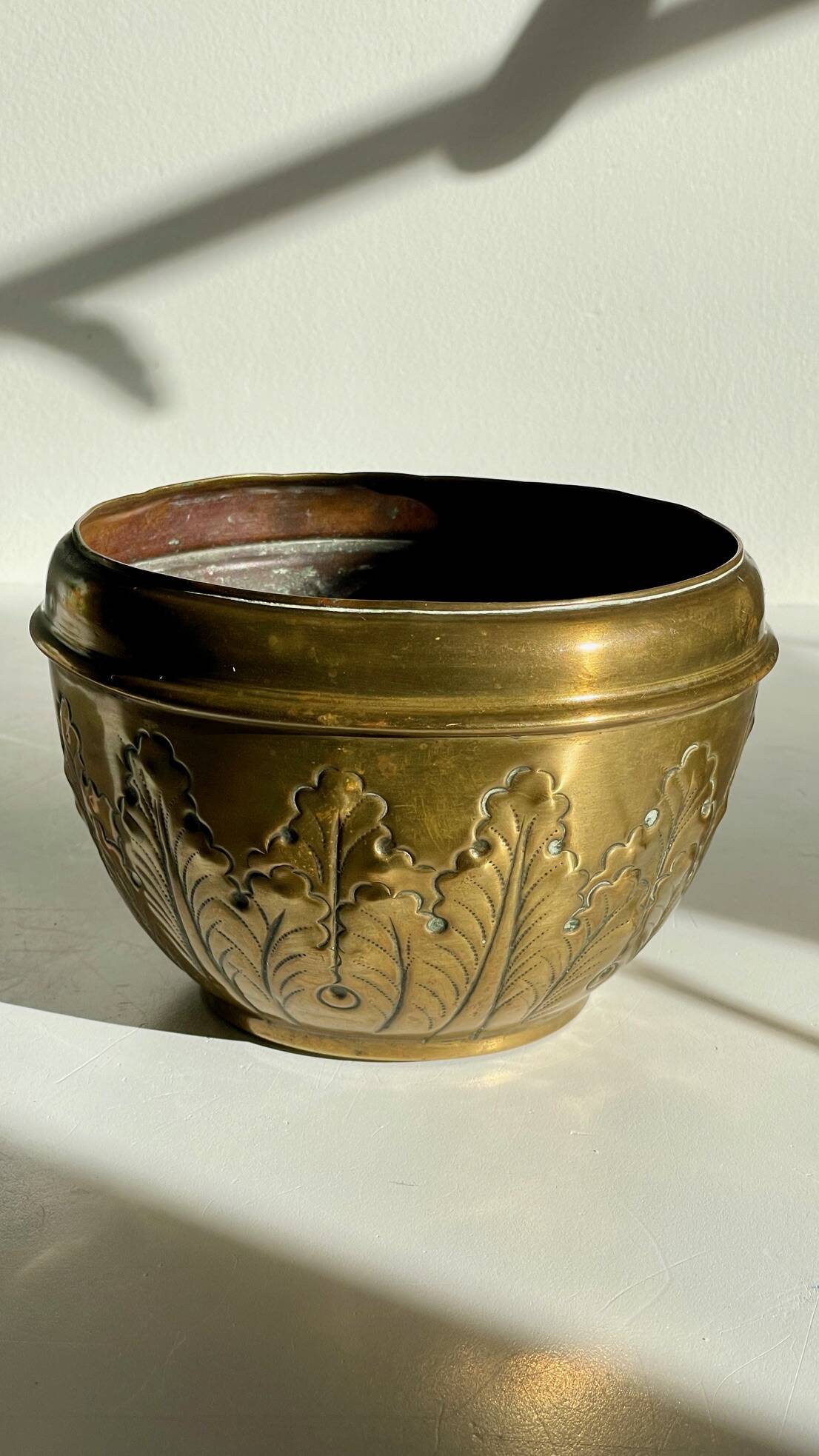 Art nouveau floral decor planter