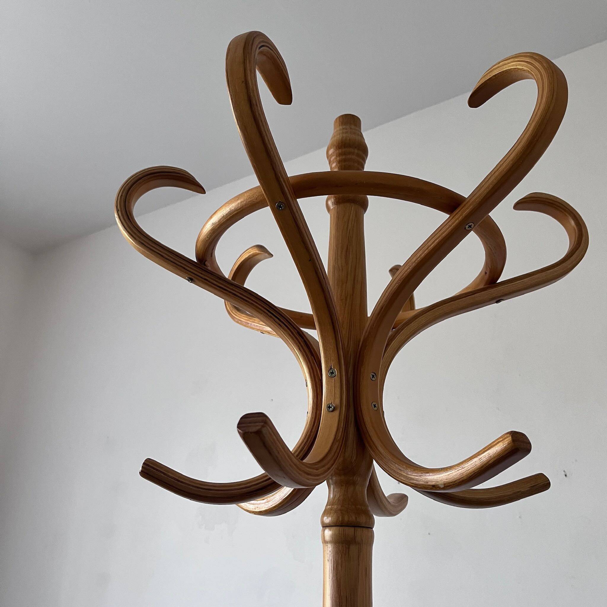 Vintage parrot coat rack in light wood