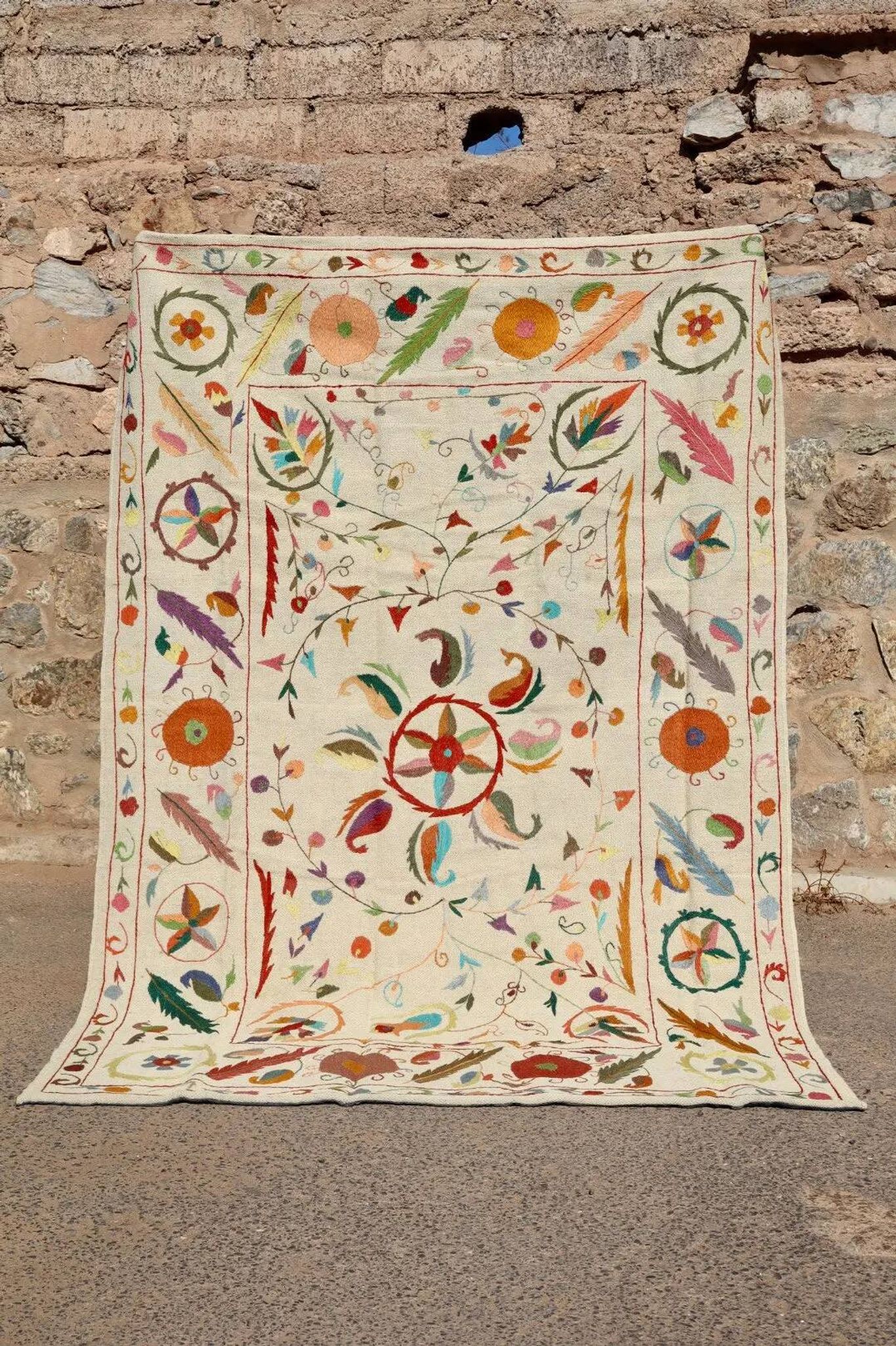 Multicoloured white kilim rug – 238 x 159 cm