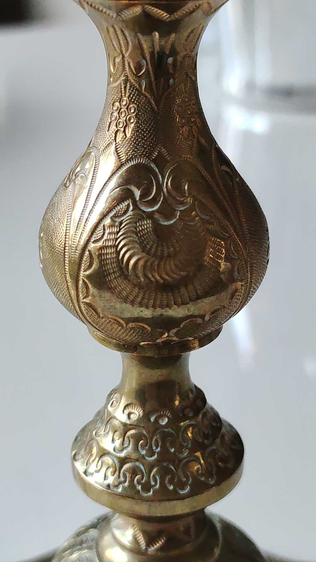 Paire de bougeoirs flambeaux en bronze à patine dorée de style rocaille. henri picard. xixème
