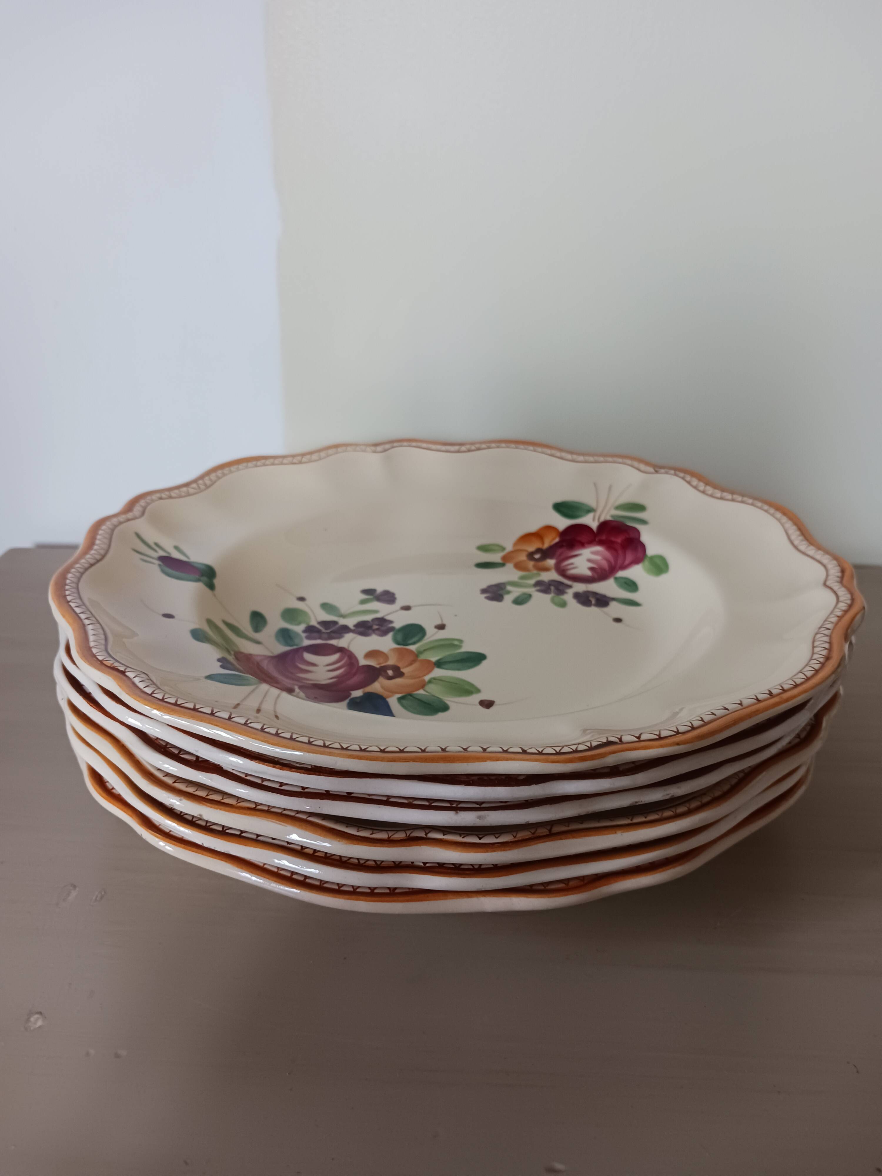 Assiettes Longchamp .