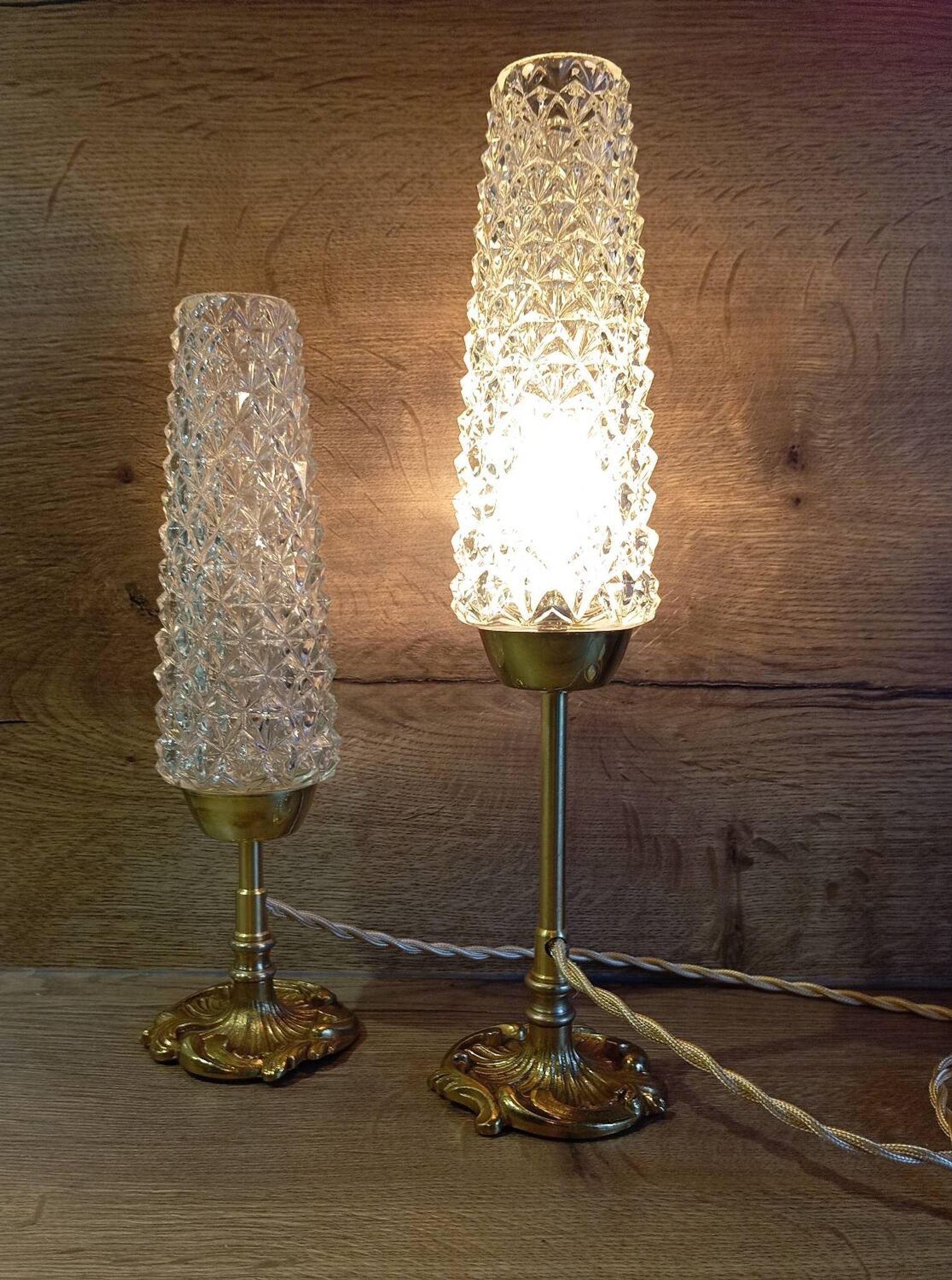 Duo of retro 50's bronze table lamps, diamond-tipped glass tube lampshades