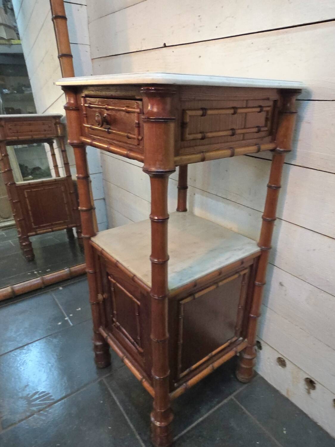 Table de chevet bois bambou du XIXème