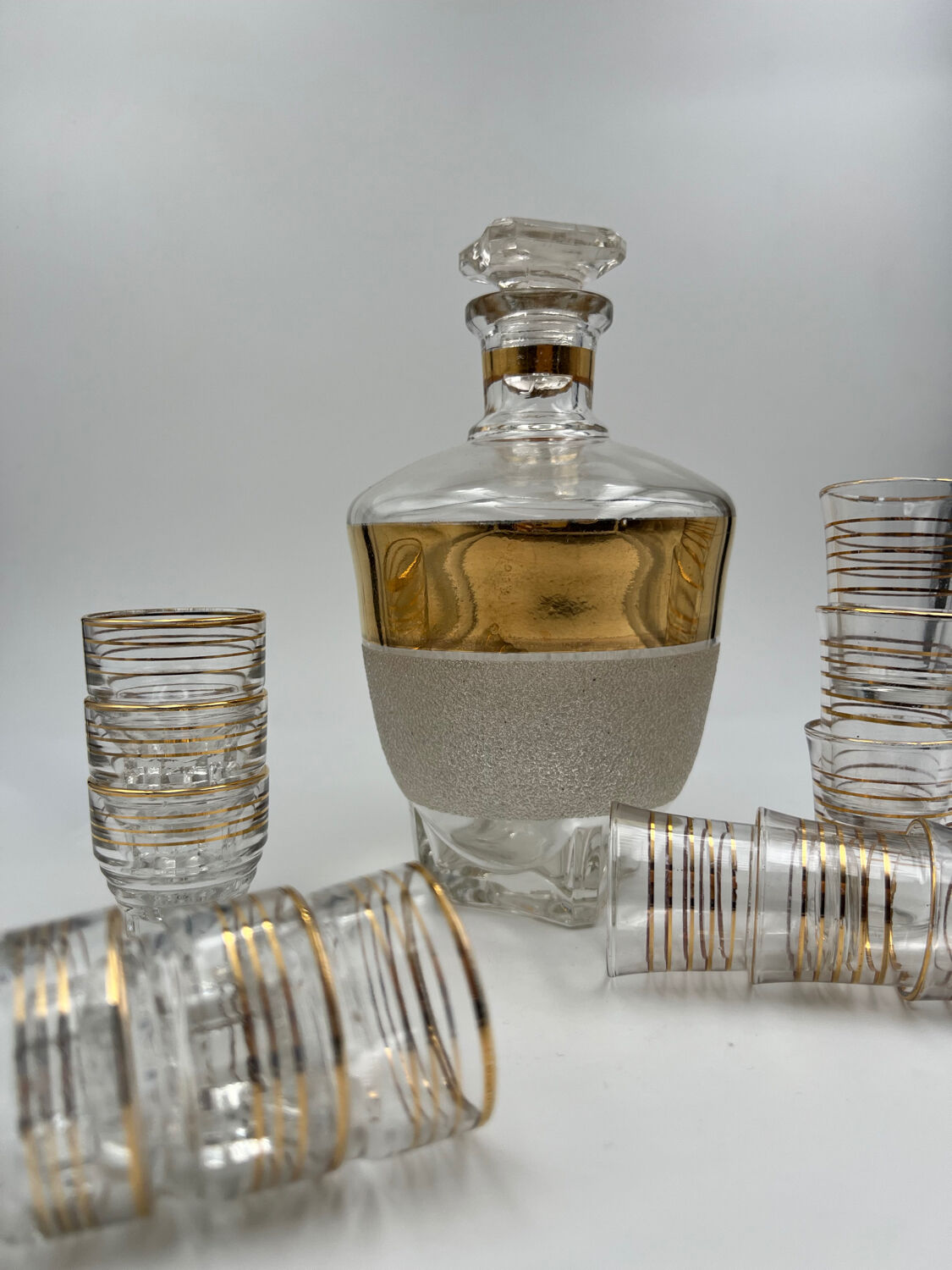 Golden liquor service