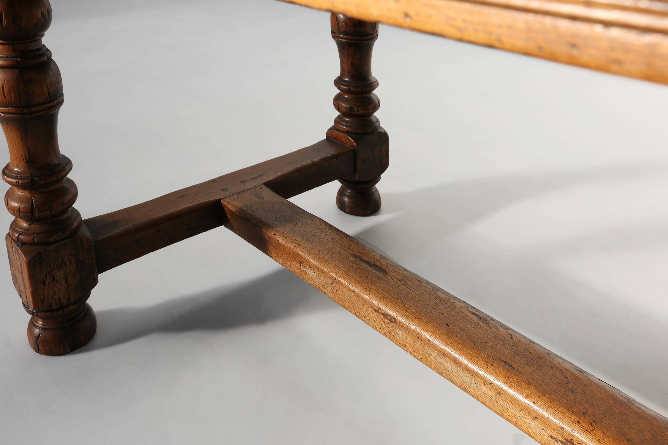 Table à manger française en chêne du XVIIIe siècle