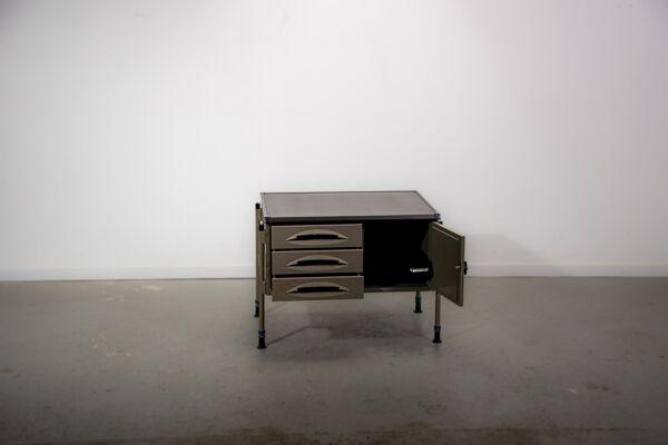 Cabinet de rangement Spazio par le Studio BBPR pour Olivetti. Environ 1960.