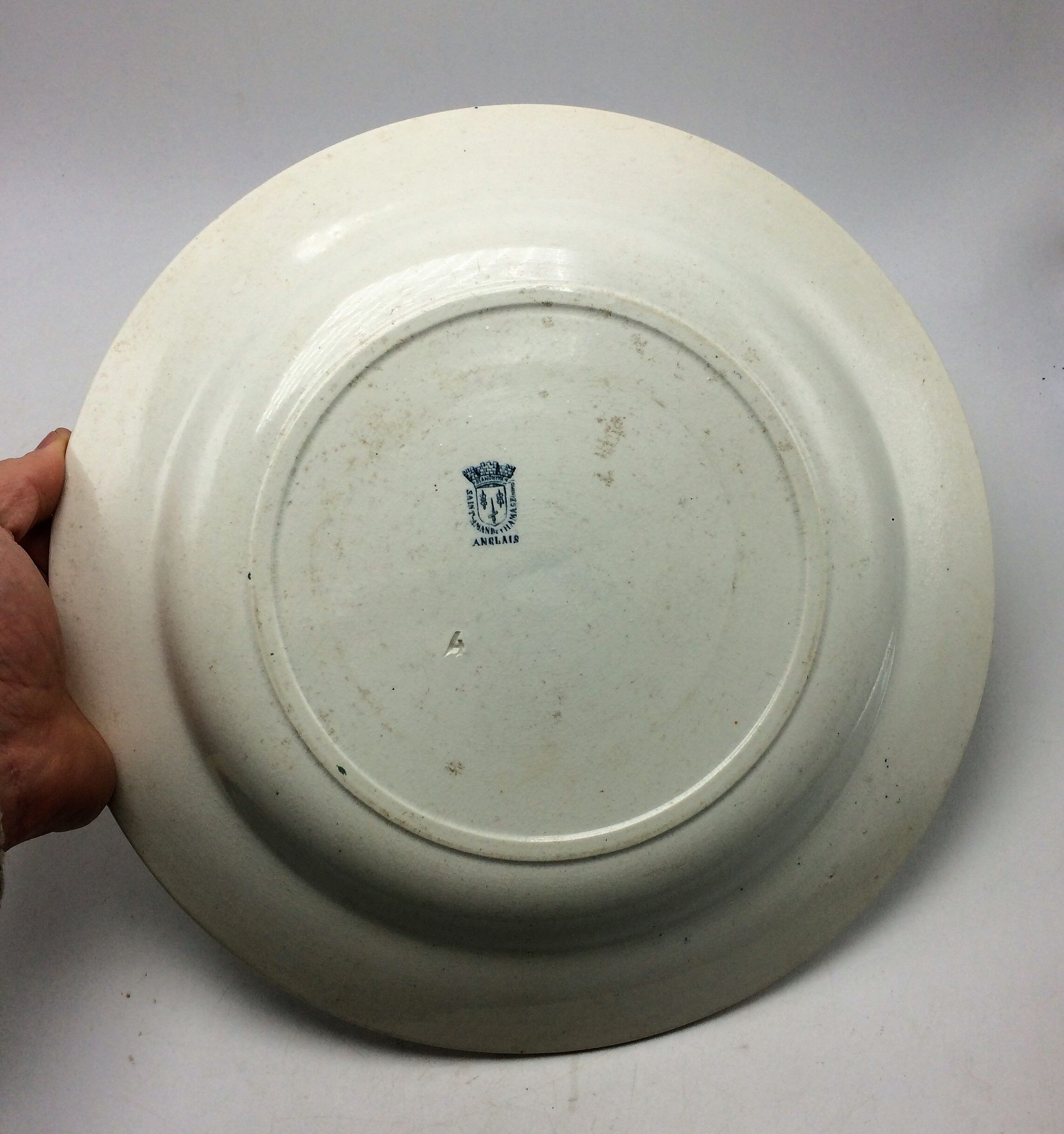 Large round dish in st. Amand earthenware and Hamage model English diametre 32.3 cm