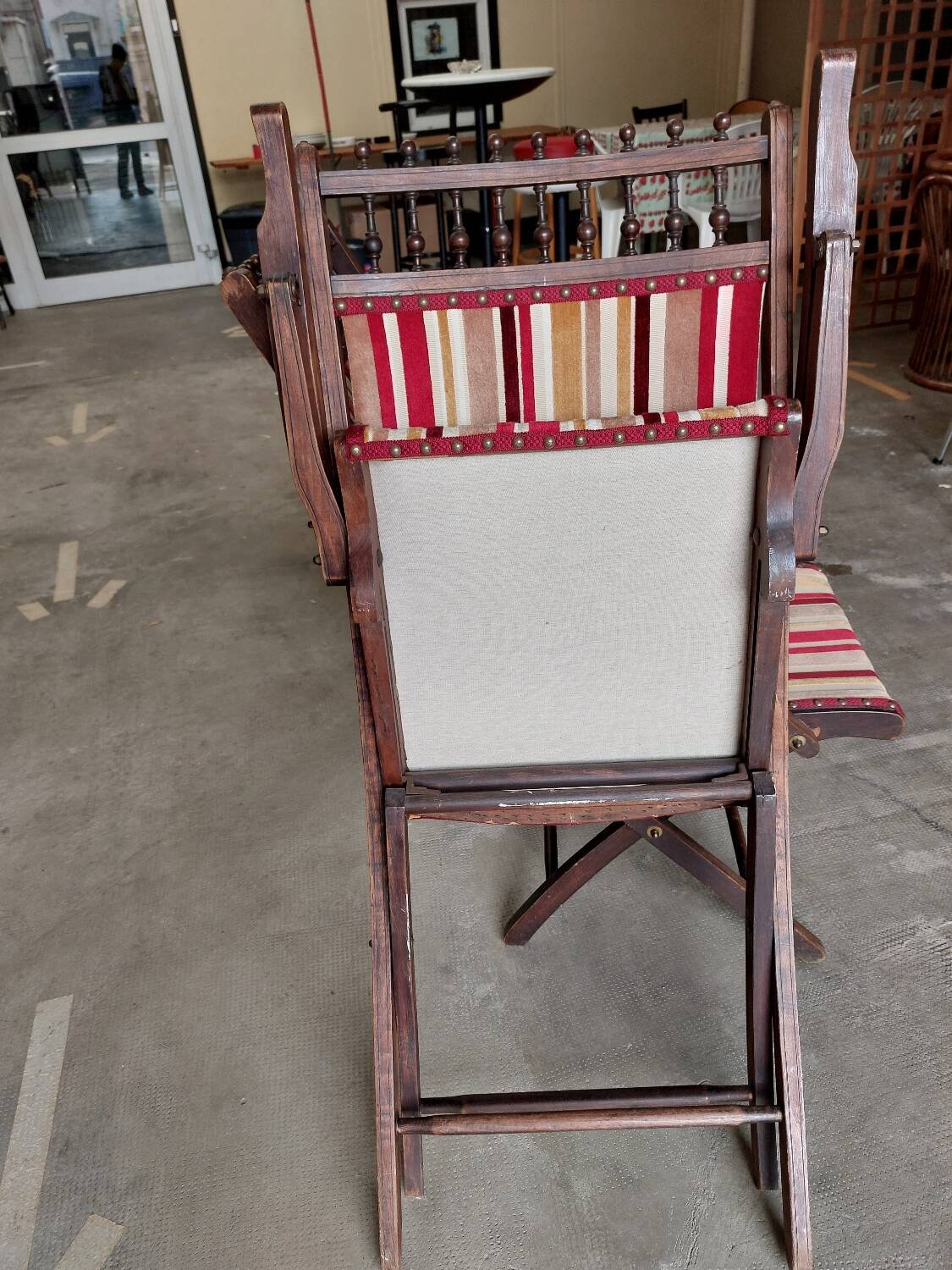 Set of 2 wooden folding chairs