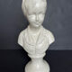 Buste de jeune fille en plâtre