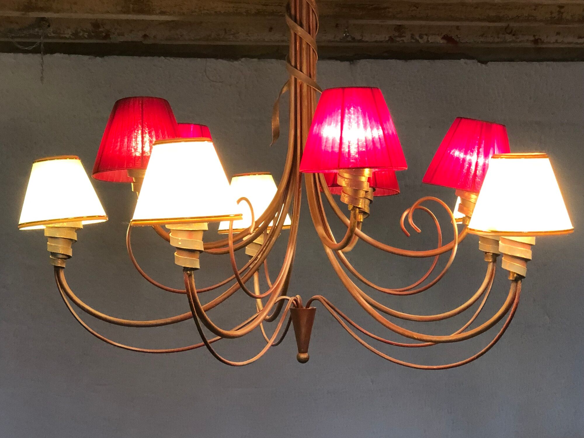 Italian chandelier 10 fires in patinated wrought iron burgundy and gold