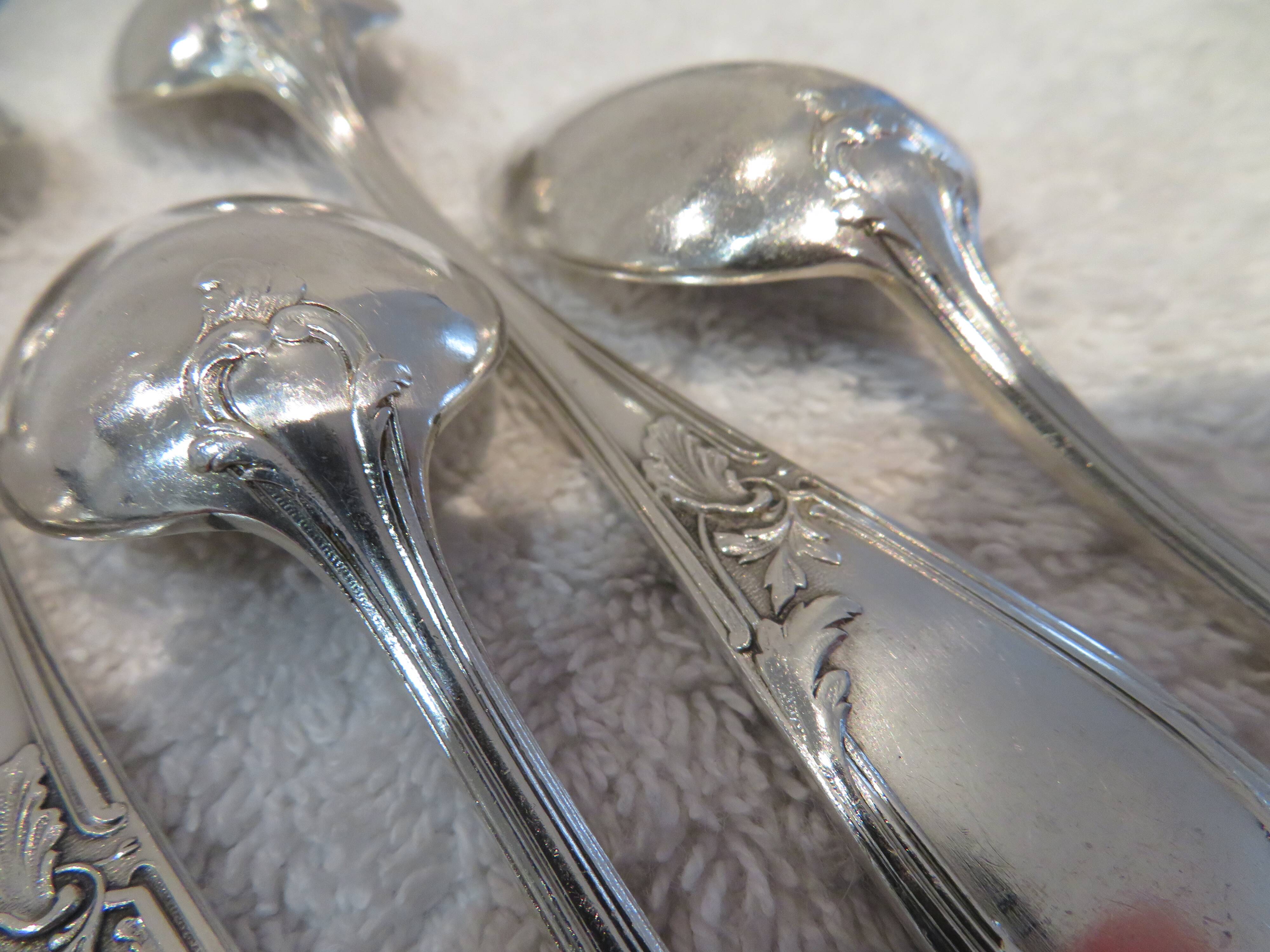 12 silver-plated metal teaspoons, goldsmith J Brille, rocaille ribbon decor