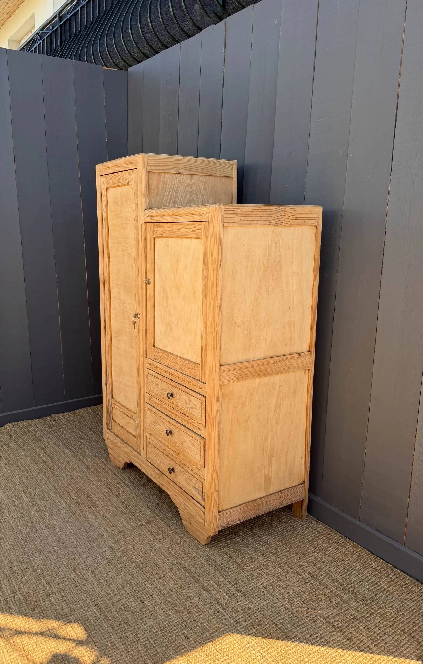 Armoire asymétrique