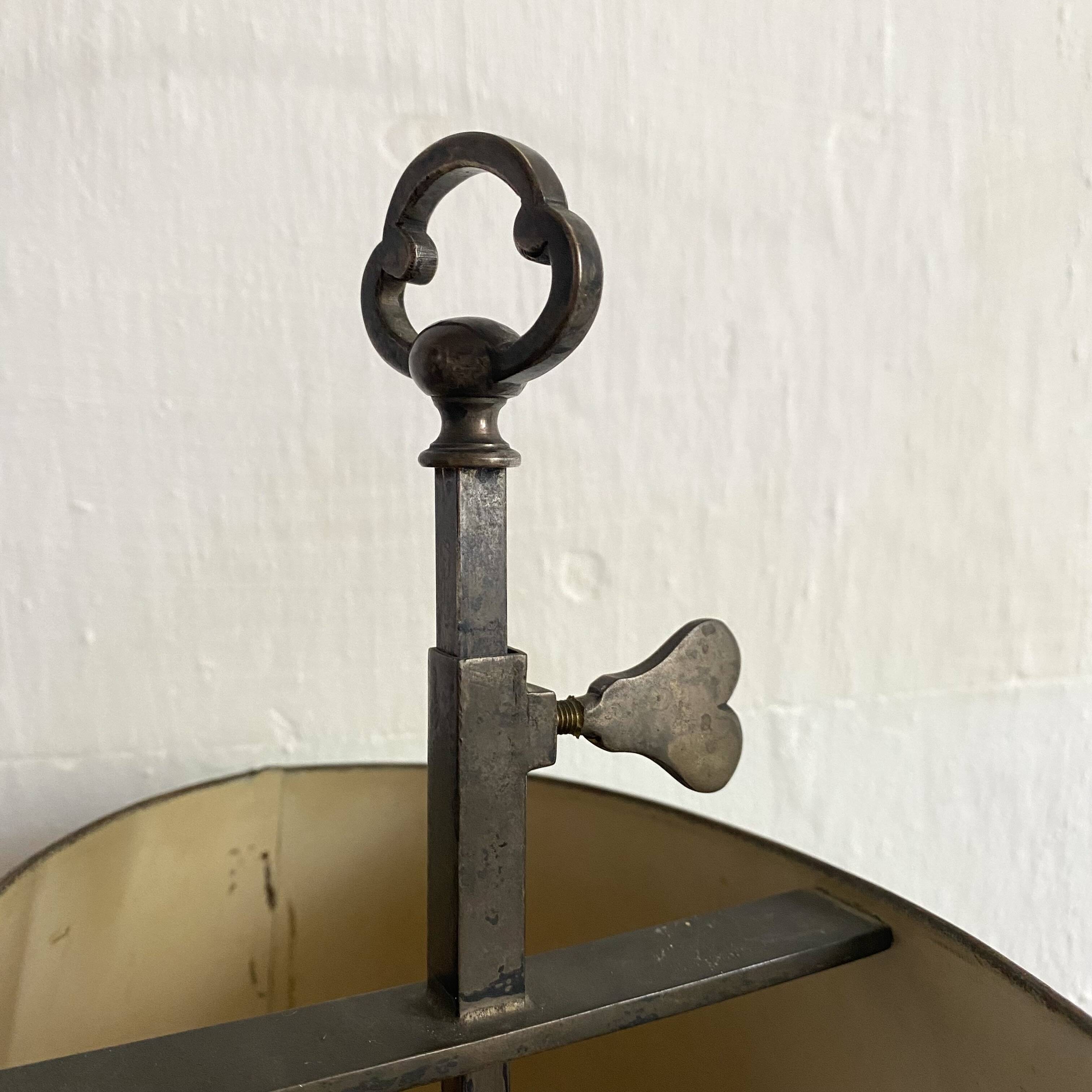 Bouillotte lamp in painted sheet metal decorated with flowers