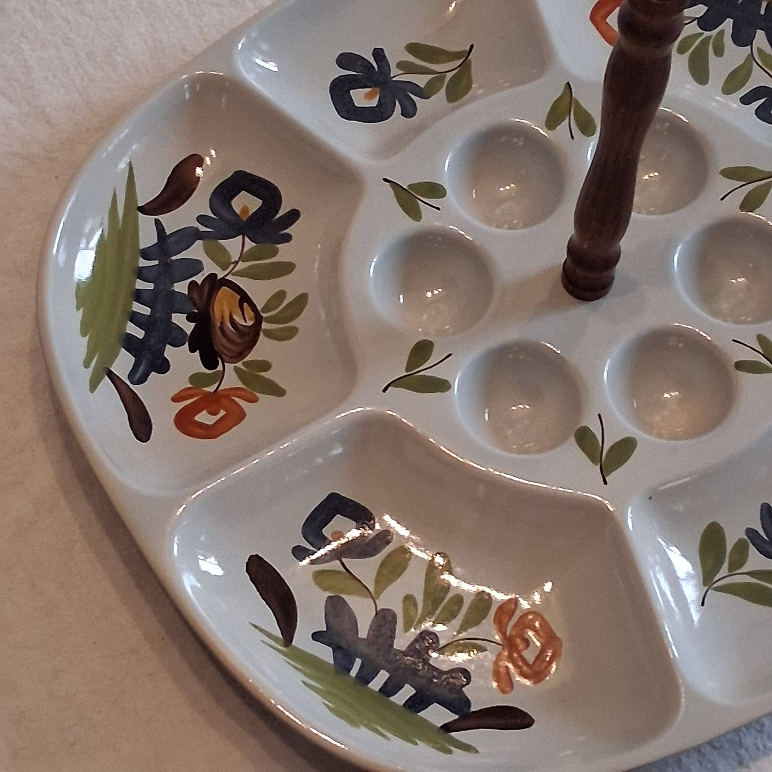 Very nice serving dish for crudités/appetisers in ceramic in very good condition.
