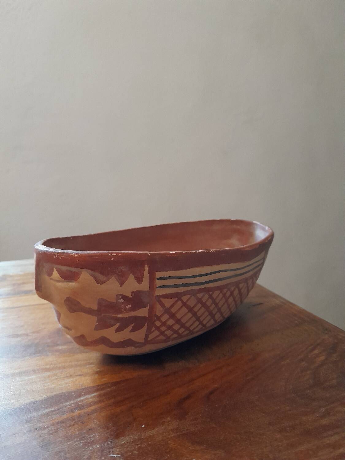Bowl with a face in Chupicuaro pottery