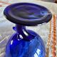 Coupe vintage La Rochère bleu cobalt sur pied