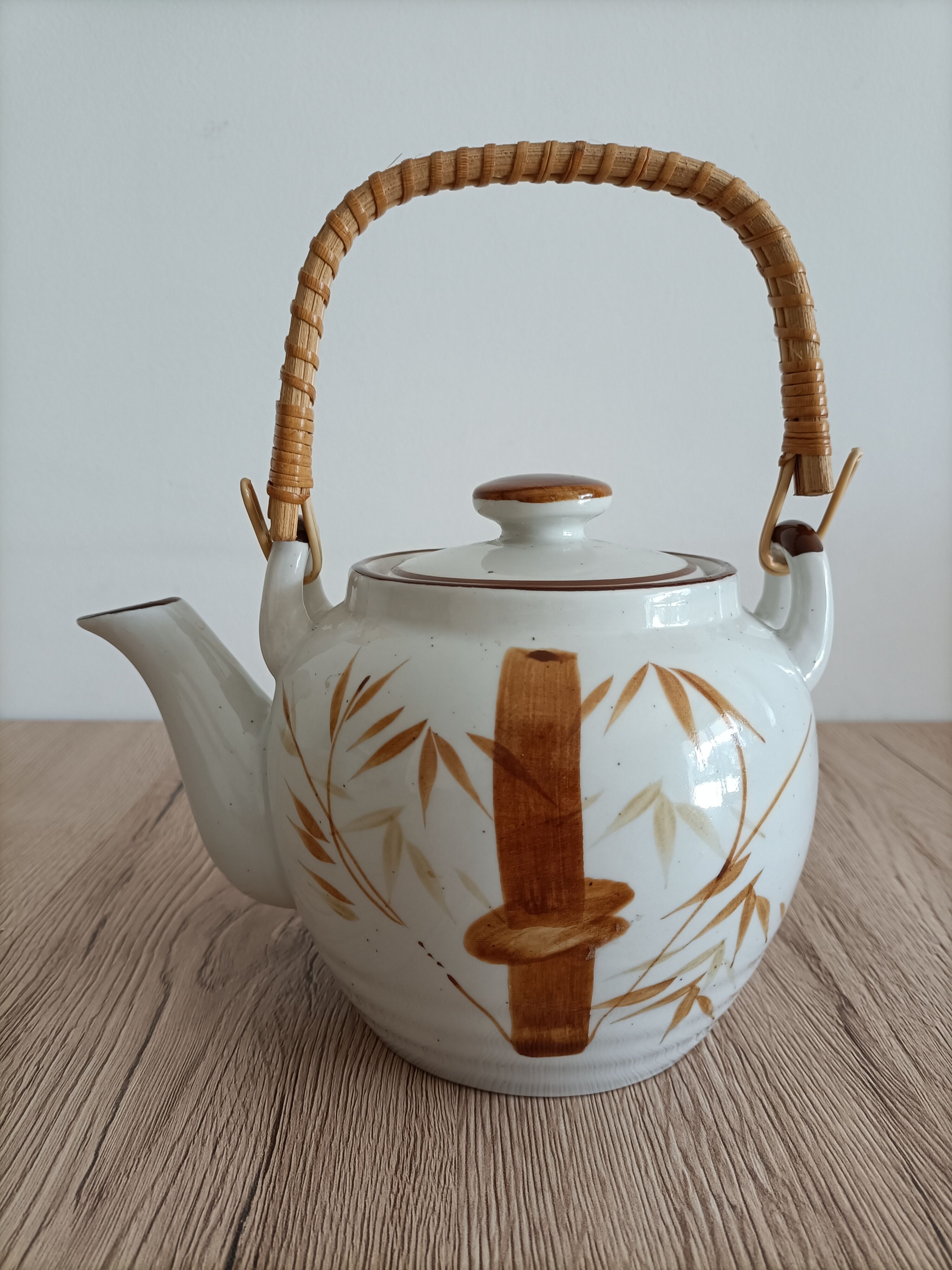 Théière de style asiatique anses en bambou