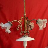 Ancien Lustre Bronze / laiton 3 tulipes en verre opaque , transparent , vintage