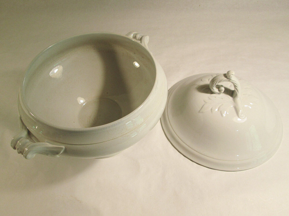 White soup pot Saint-Amand and Hamage