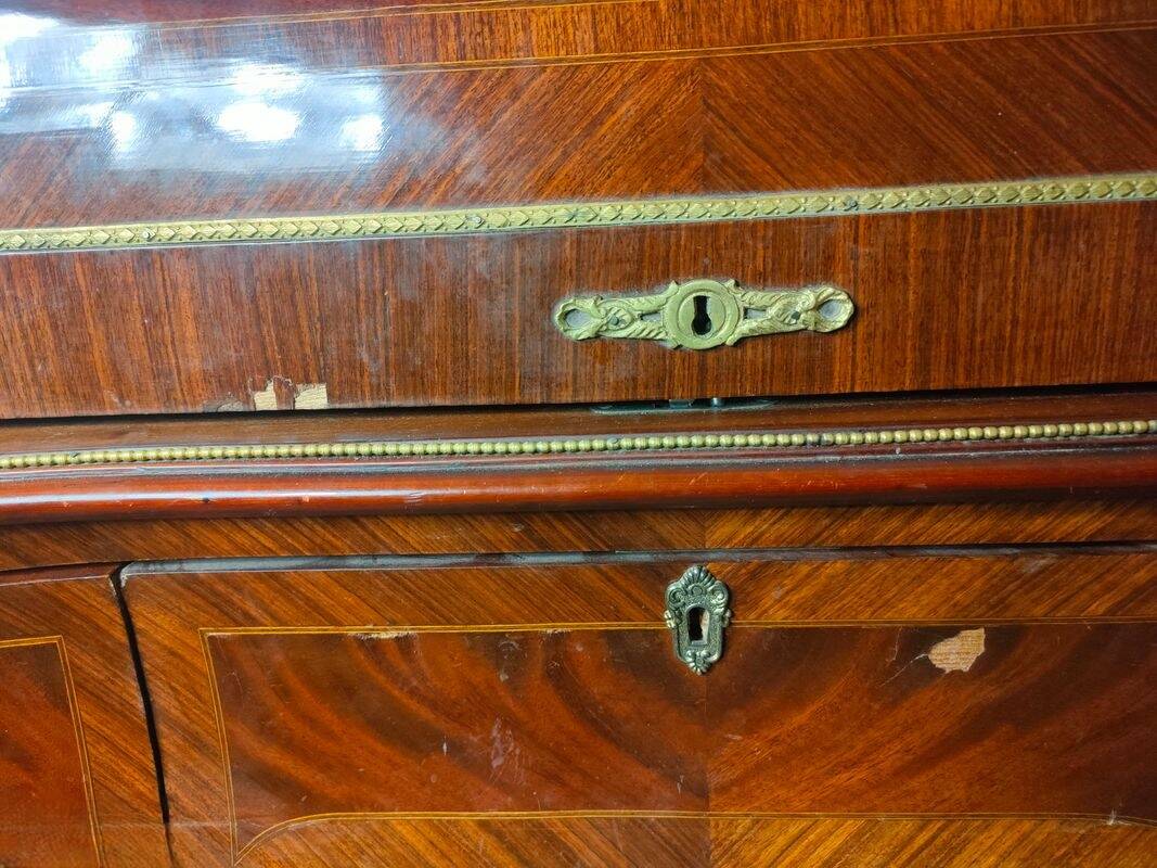 Louis XV cylinder desk with marquetry and bronze.