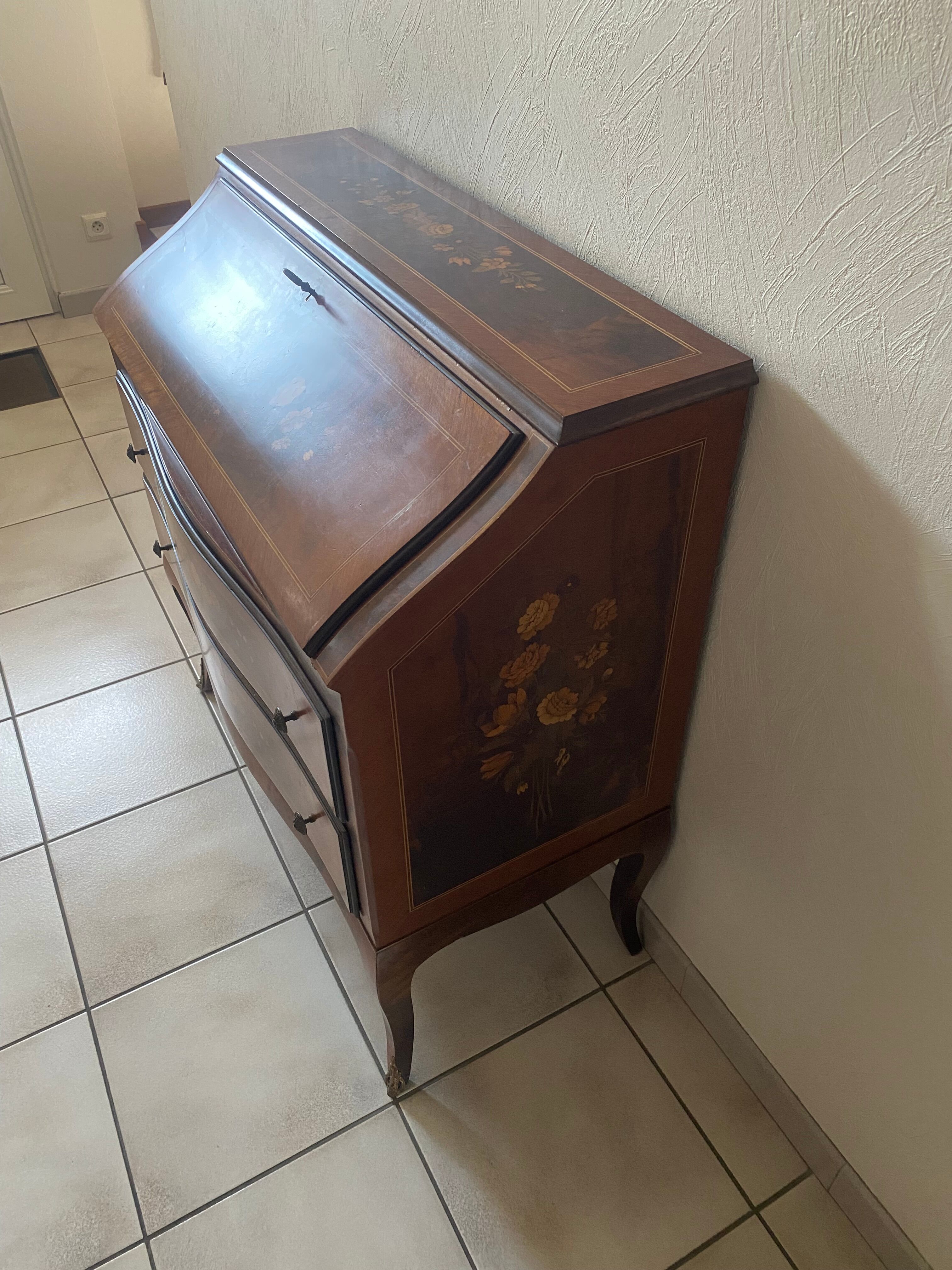Drop-leaf desk