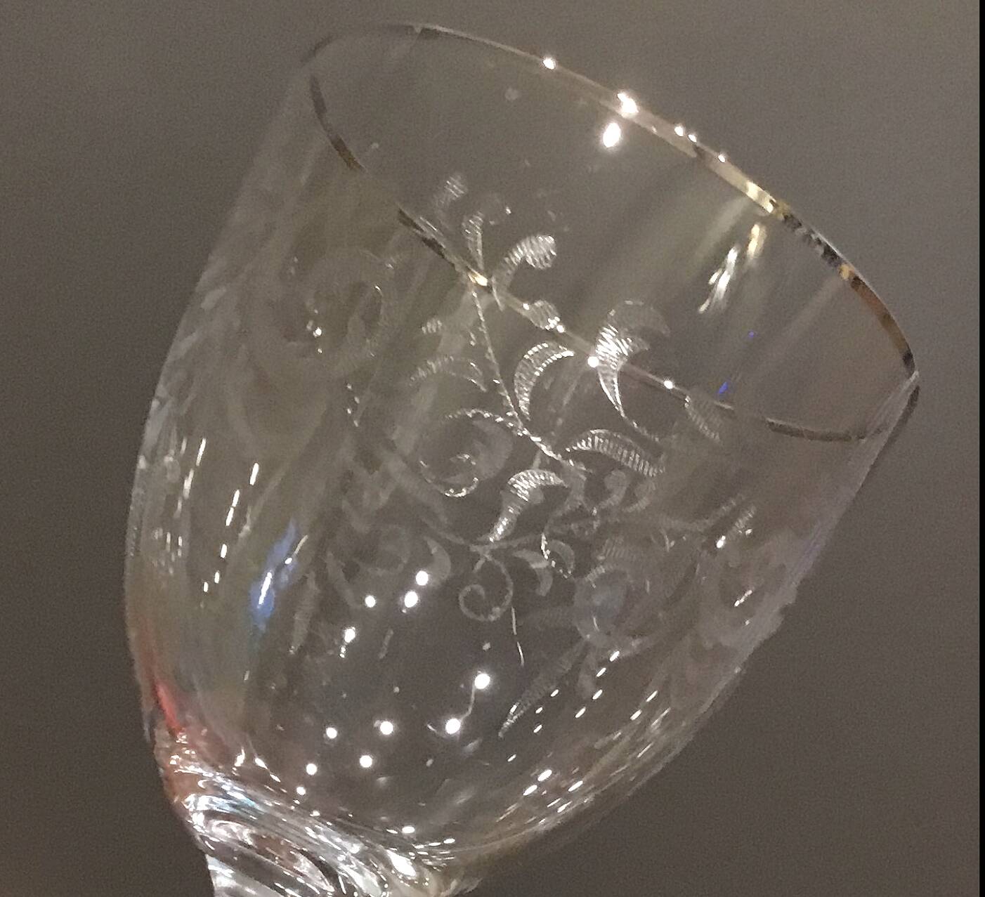 Service de verres en cristal taillé