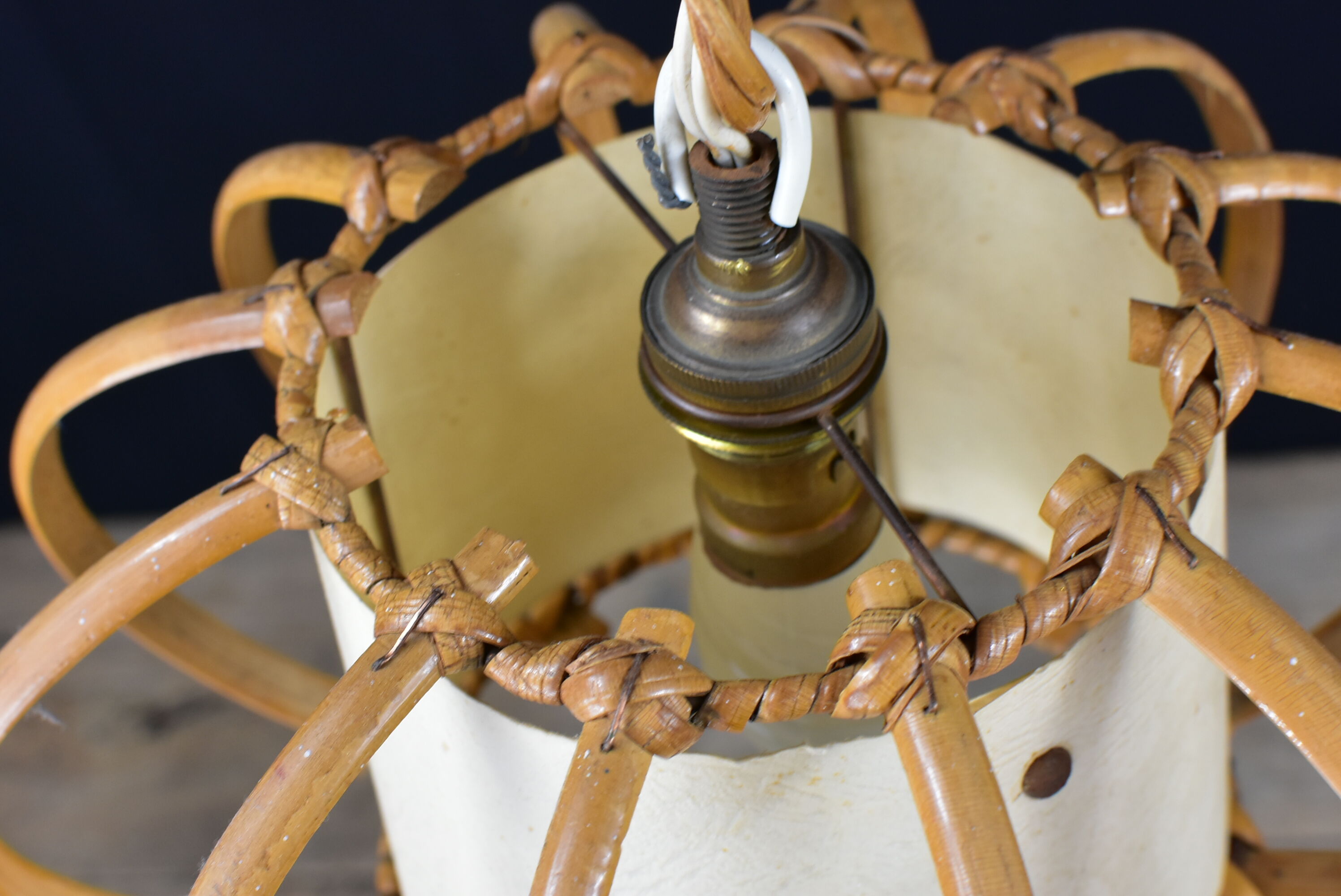 Vintage rattan suspension