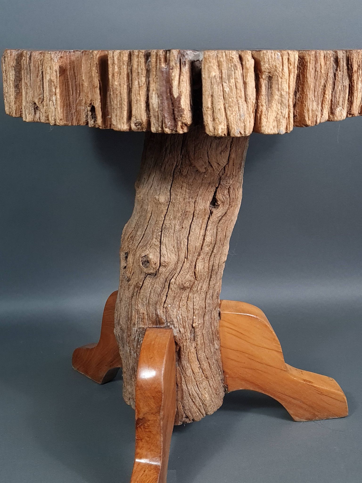 Tabouret ou bout de canapé brutaliste en teck 13 kg, 2 disponibles D344 /1/