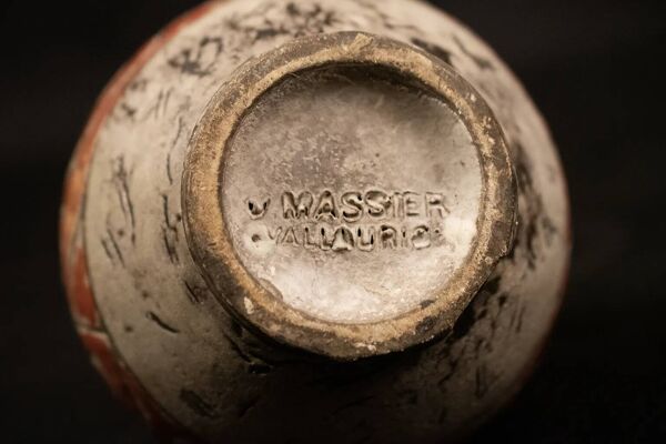 Vase boule en grès émaillé texturé par Jérôme Massier, Vallauris