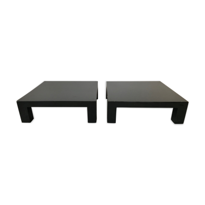 Paire de tables basses en bois laqué noir, circa 1970.