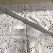 Linen table centre