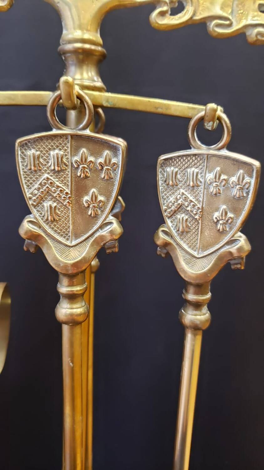 Brass fireplace set with 4 accessories.