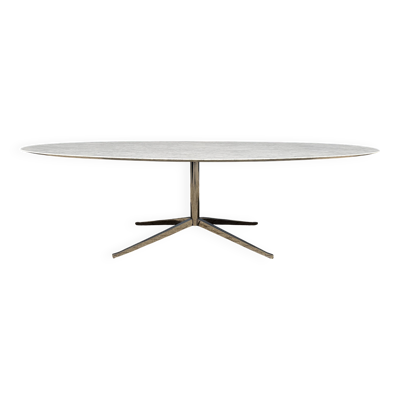 Table ovale en marbre de Carrare par Florence Knoll