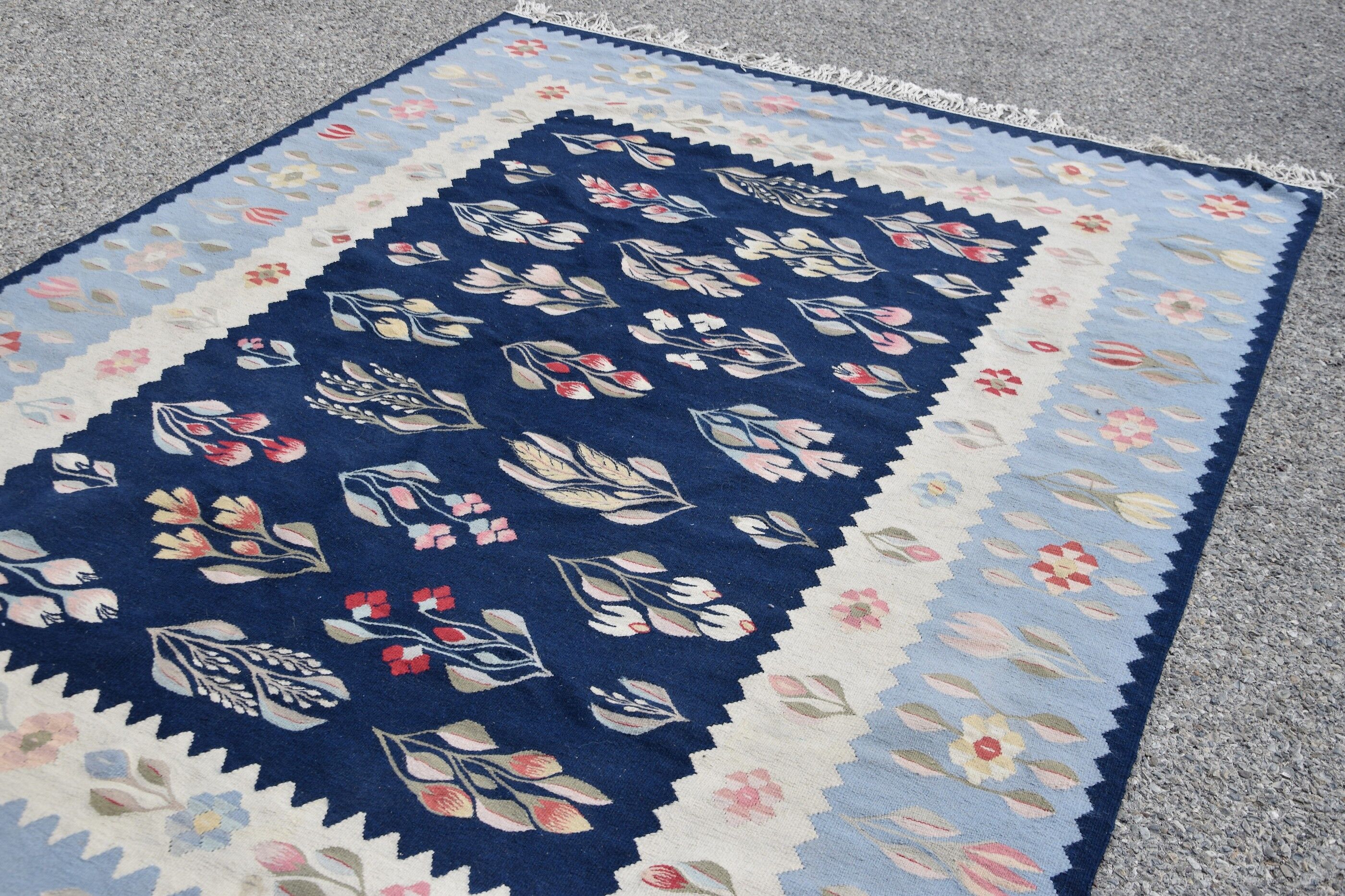 Kilim Bessarabian carpet. Handmade: 1.70 X 2.35 M