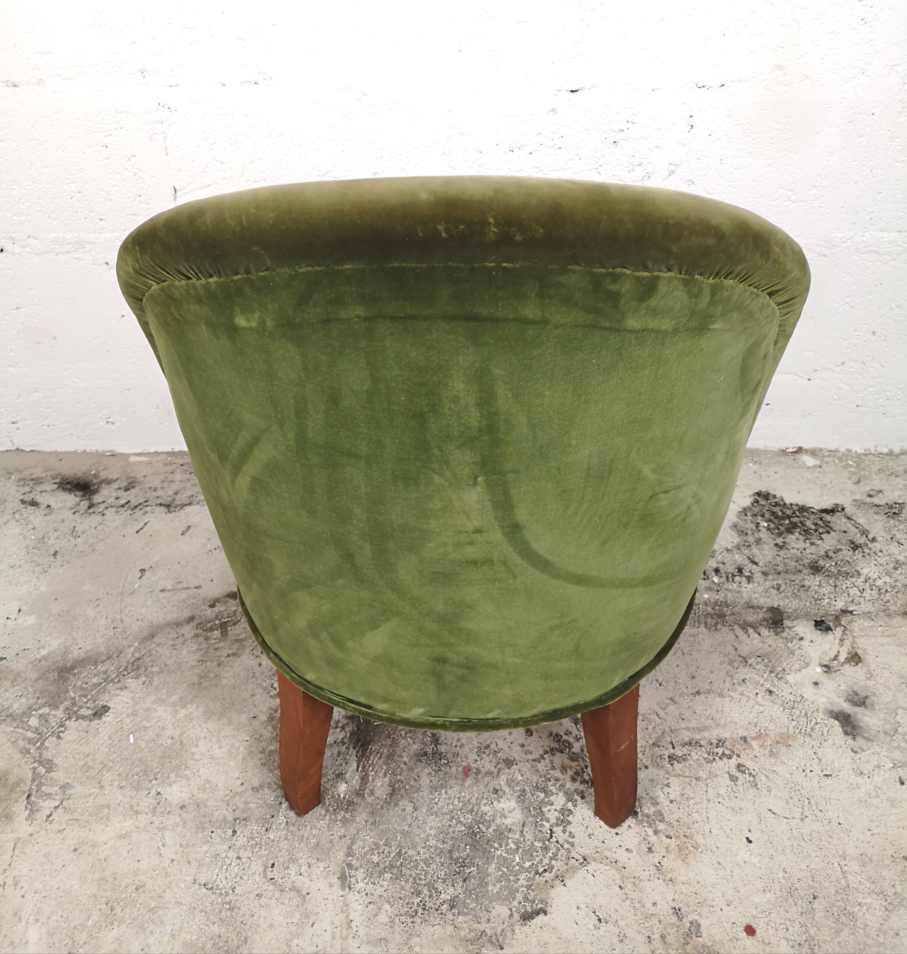 Armchair green toad