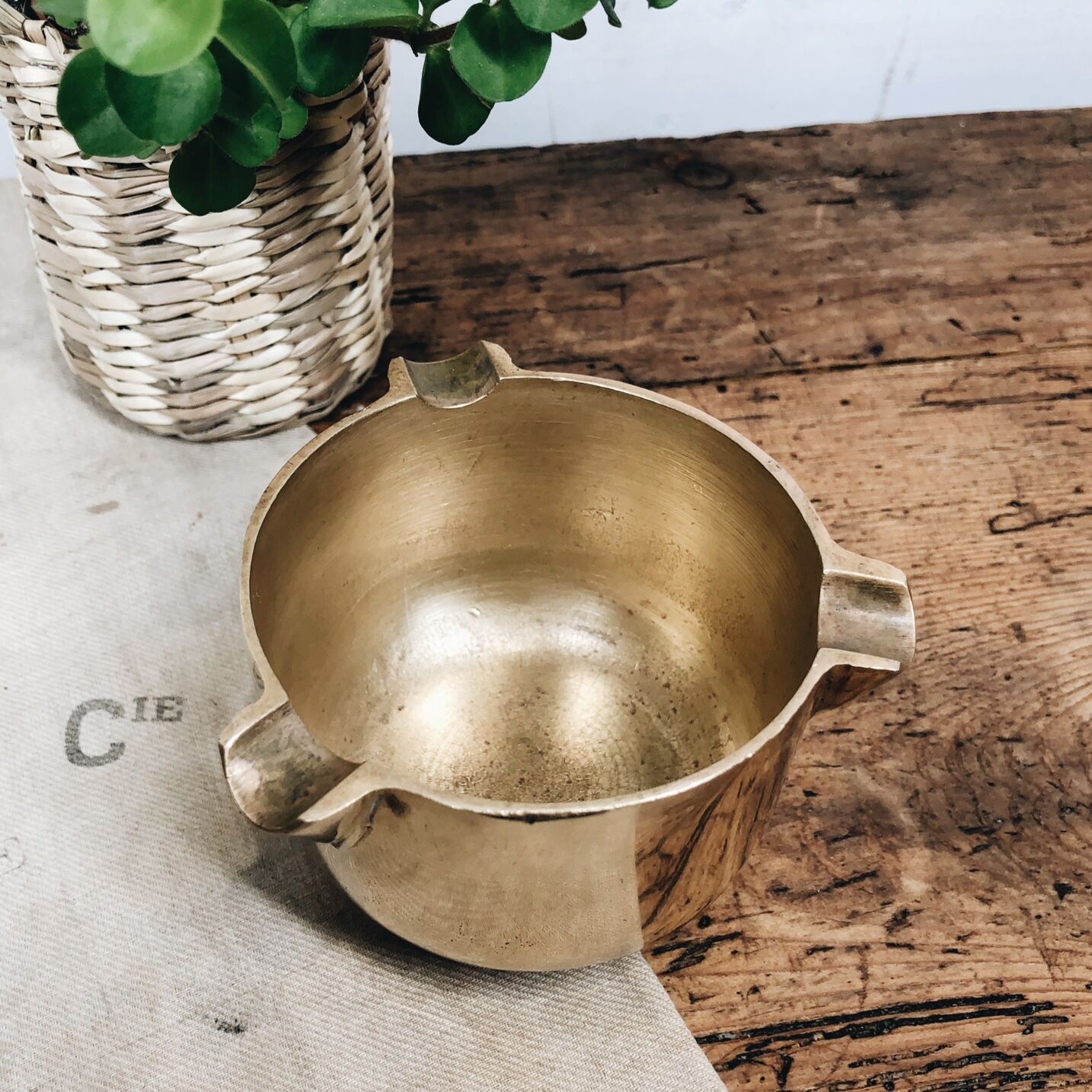 Brass ashtray 3 notches