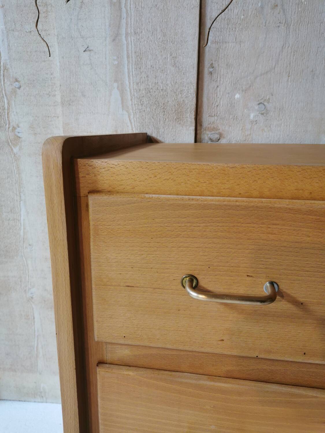 Commode pieds compas