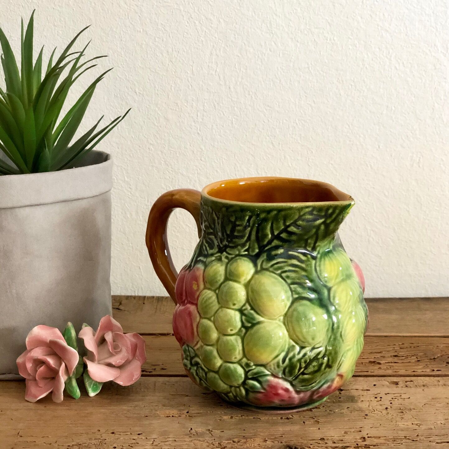 Salins dabbling pitcher the baths