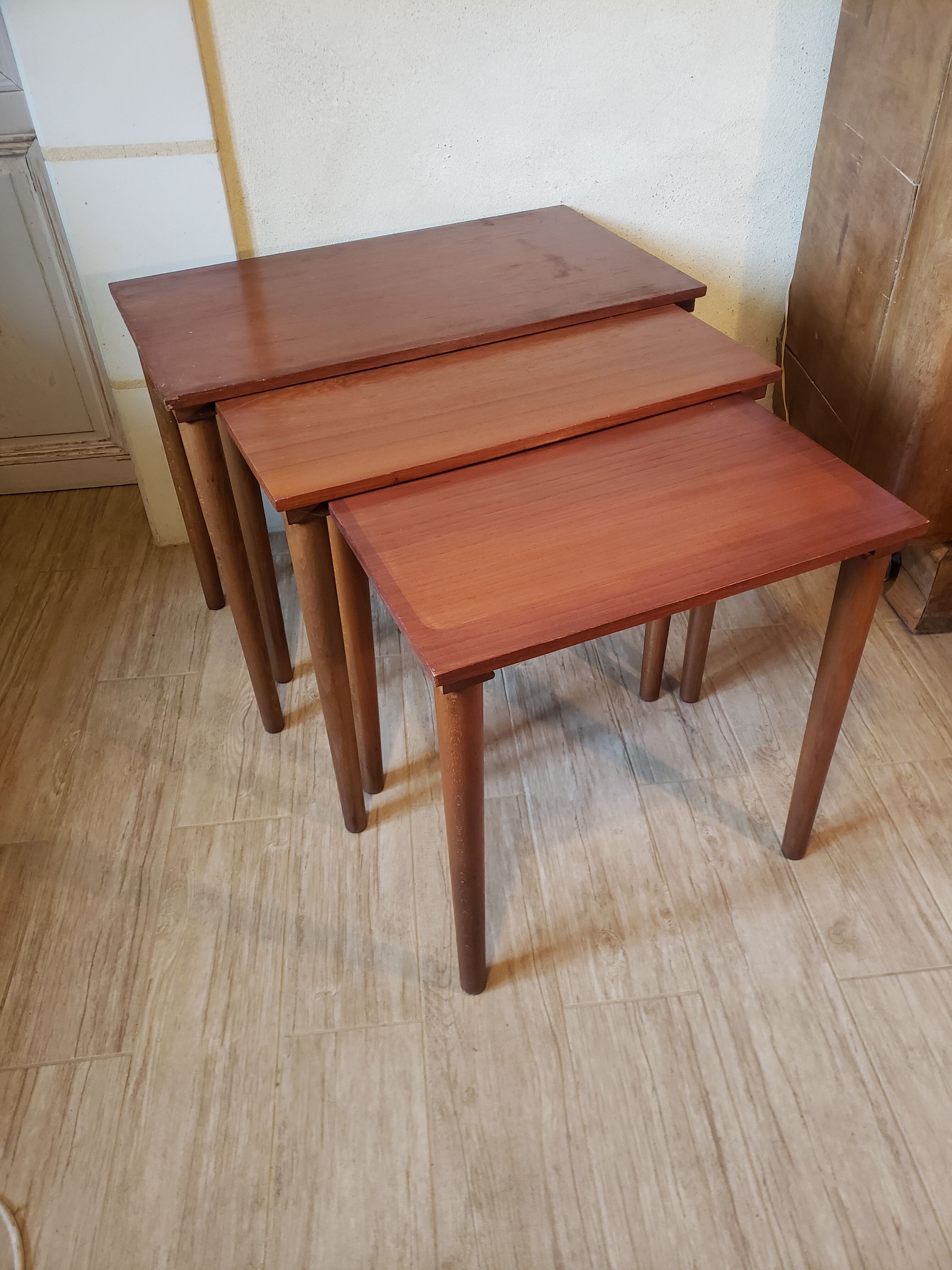 Scandinavian vintage gigognes tables