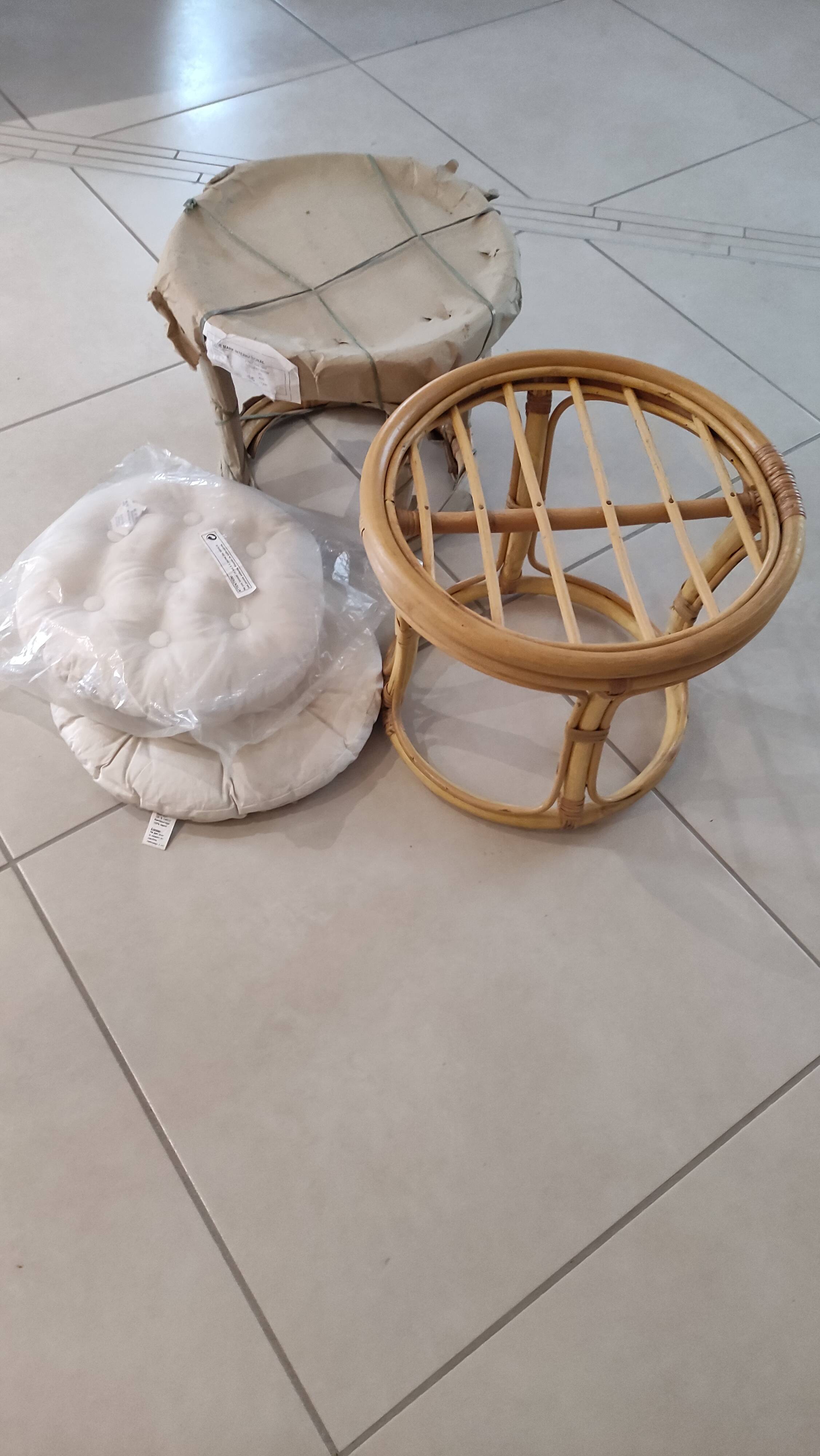 Paire de poufs en rotin et bambou