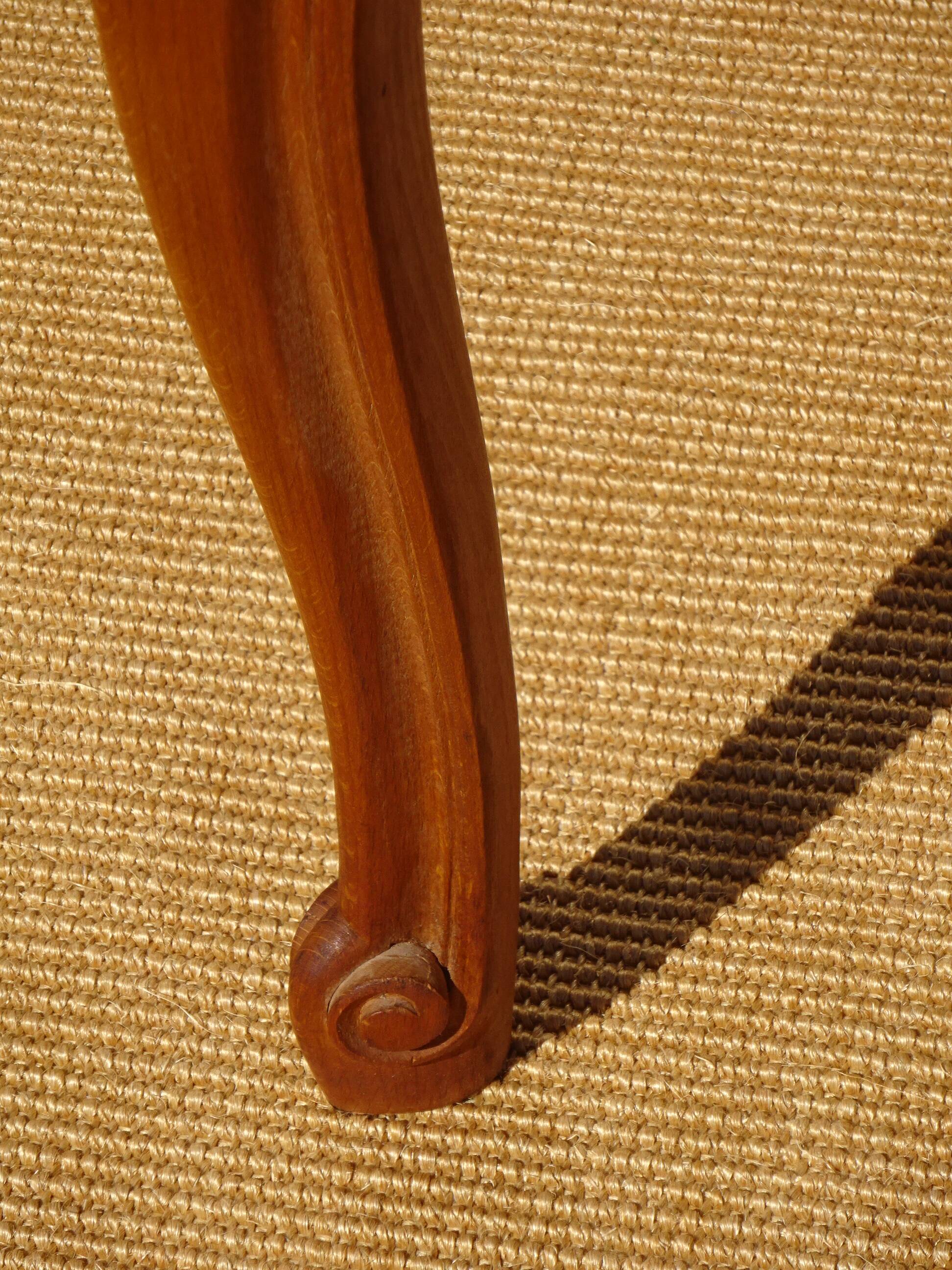 Coffee table, rises and opens, inspired by Albert Ducrot.