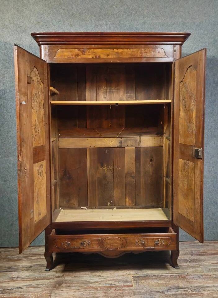 Large antique walnut wardrobe – Louis XV period – 2 doors – 18th century