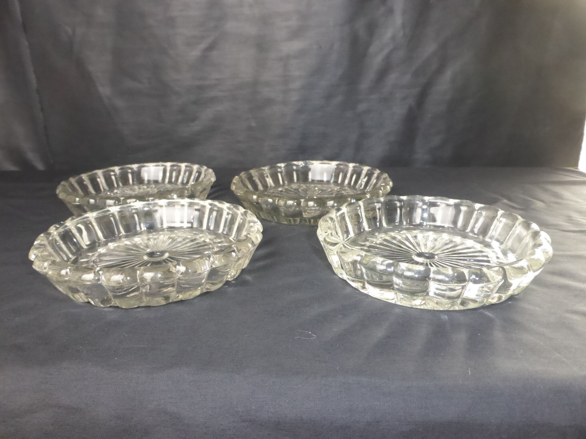 4 dessous de bouteille anciens en cristal moulé portieux/coupelles déco vintage