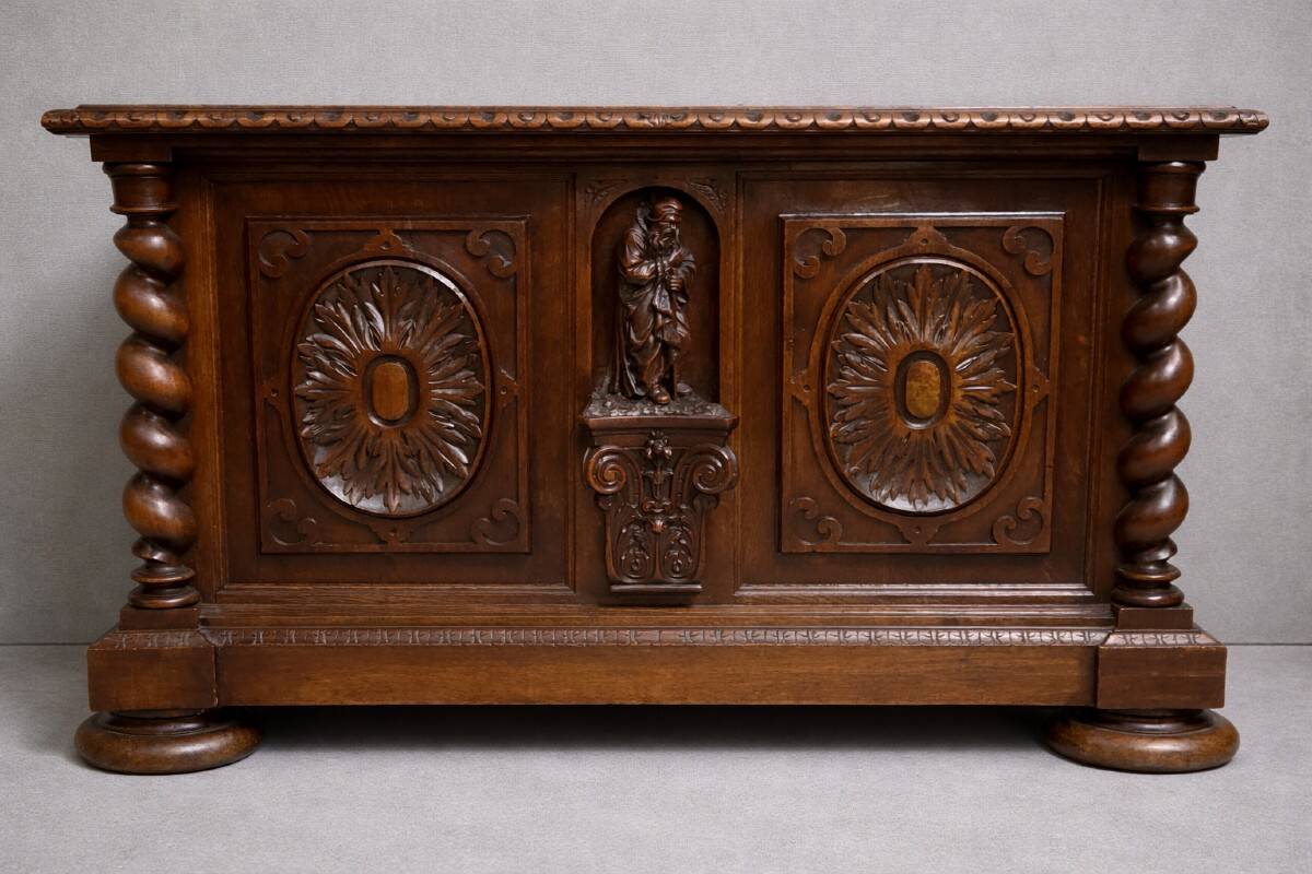 Carved wooden chest with twisted columns – Renaissance style