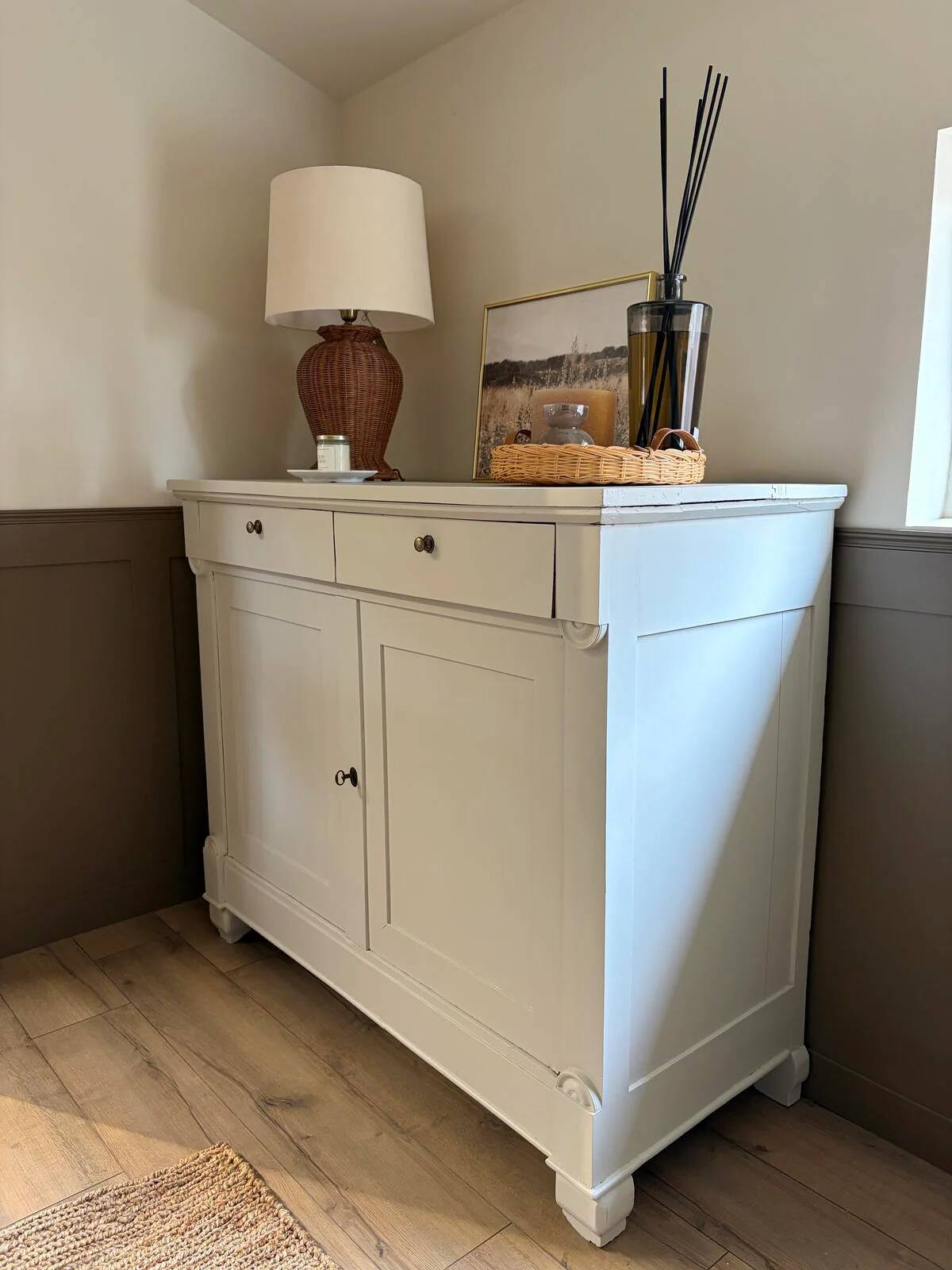 Buffet haut en bois peint - greige