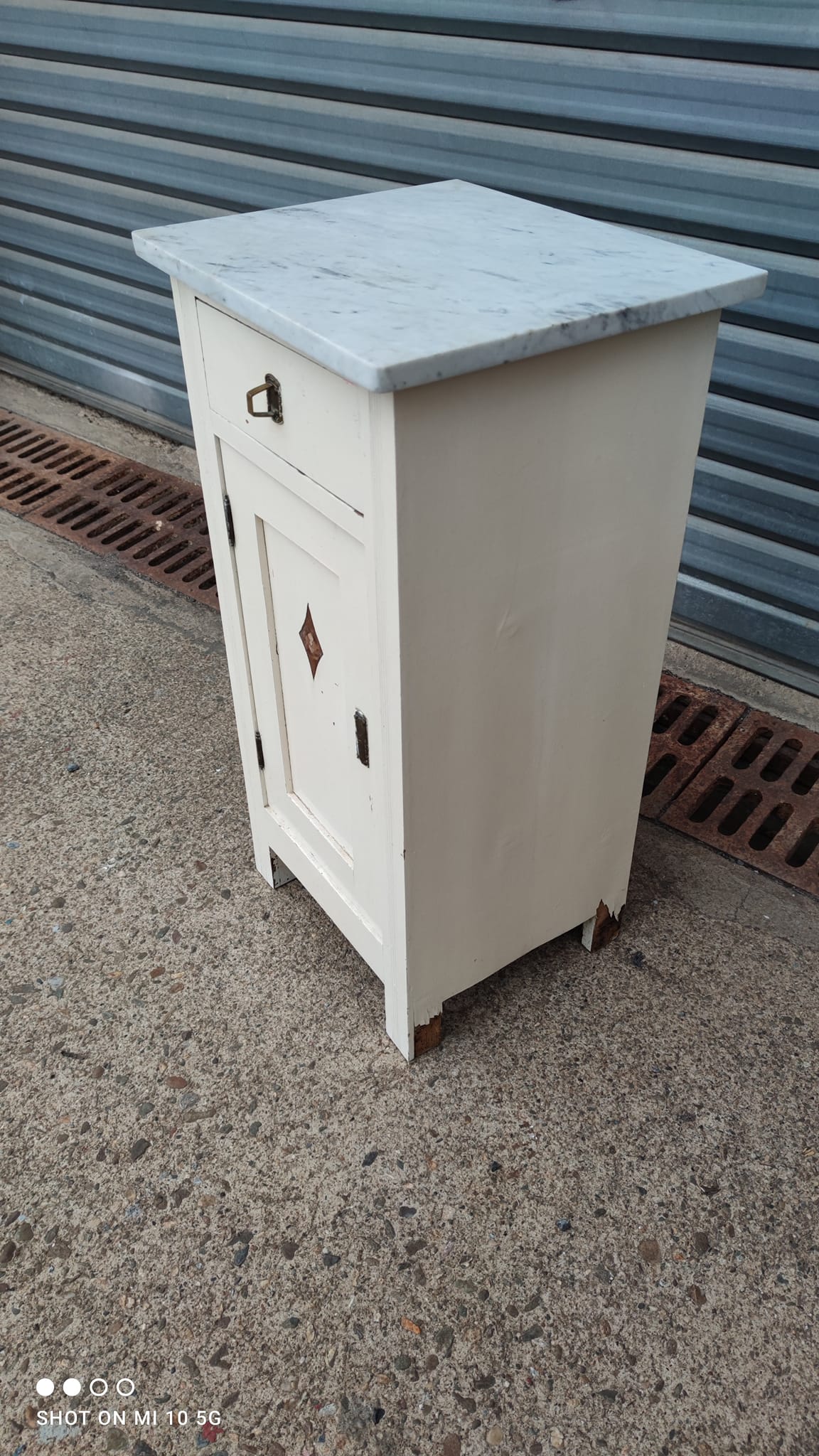 Meuble parisien en bois peint