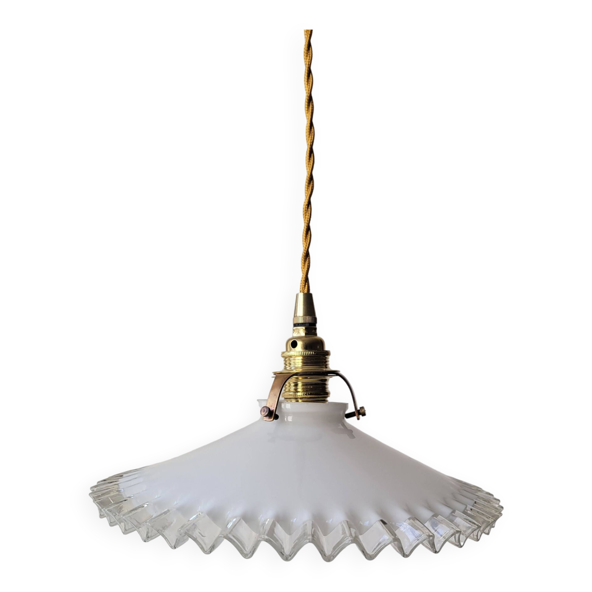Pendant in serrated opaline
