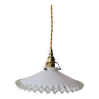 Pendant in serrated opaline