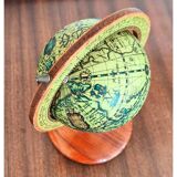 Globe terrestre en bois vintage