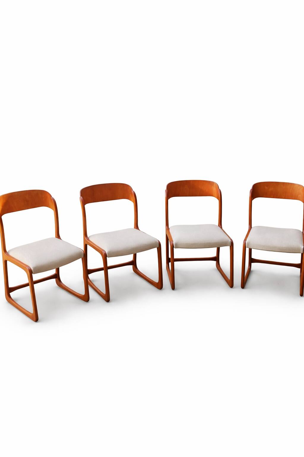 Suite de 4 chaises Baumann modèle traîneau – design moderniste français – a